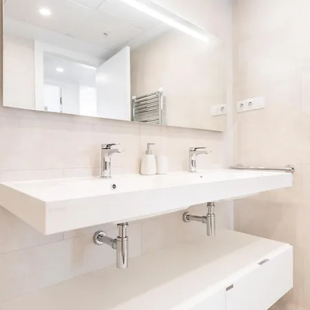 Urban Retreat With Patio And Cinema Rems