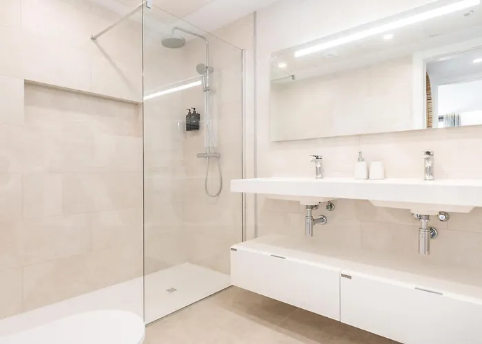 Urban Retreat With Patio And Cinema Rems Apartman