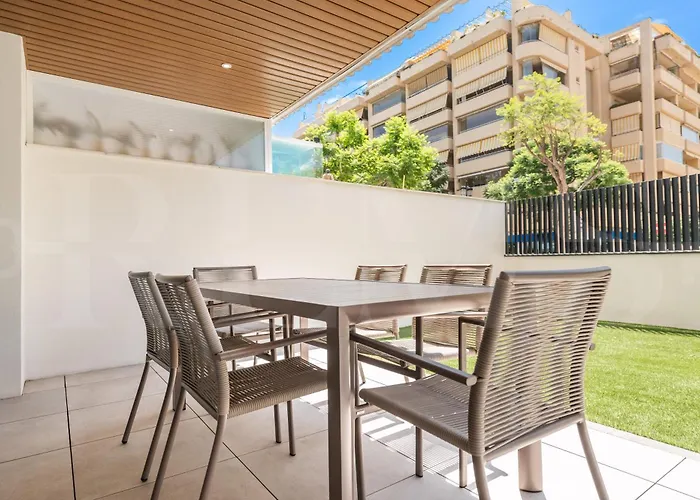 Apartman Urban Retreat With Patio And Cinema Rems