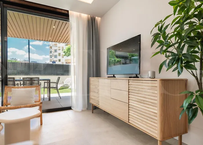 Apartman Urban Retreat With Patio And Cinema Rems