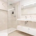 Urban Retreat With Patio And Cinema Rems Daire