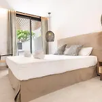 Daire Urban Retreat With Patio And Cinema Rems