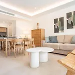 Daire Urban Retreat With Patio And Cinema Rems Fuengirola