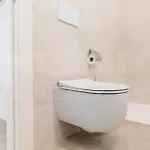 Daire Urban Retreat With Patio And Cinema Rems *