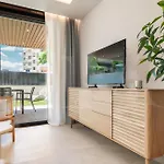 Daire Urban Retreat With Patio And Cinema Rems