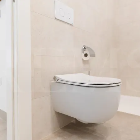 Апартаменты Urban Retreat With Patio And Cinema Rems *
