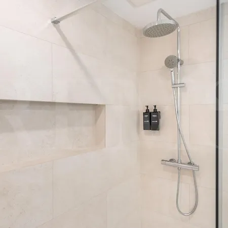 Urban Retreat With Patio And Cinema Rems Апартаменты Фуэнхирола