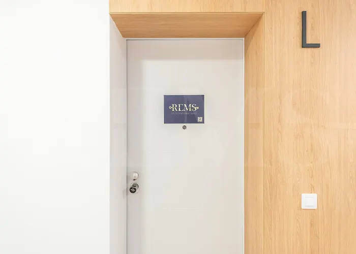 Apartment Urban Retreat With Patio And Cinema Rems *